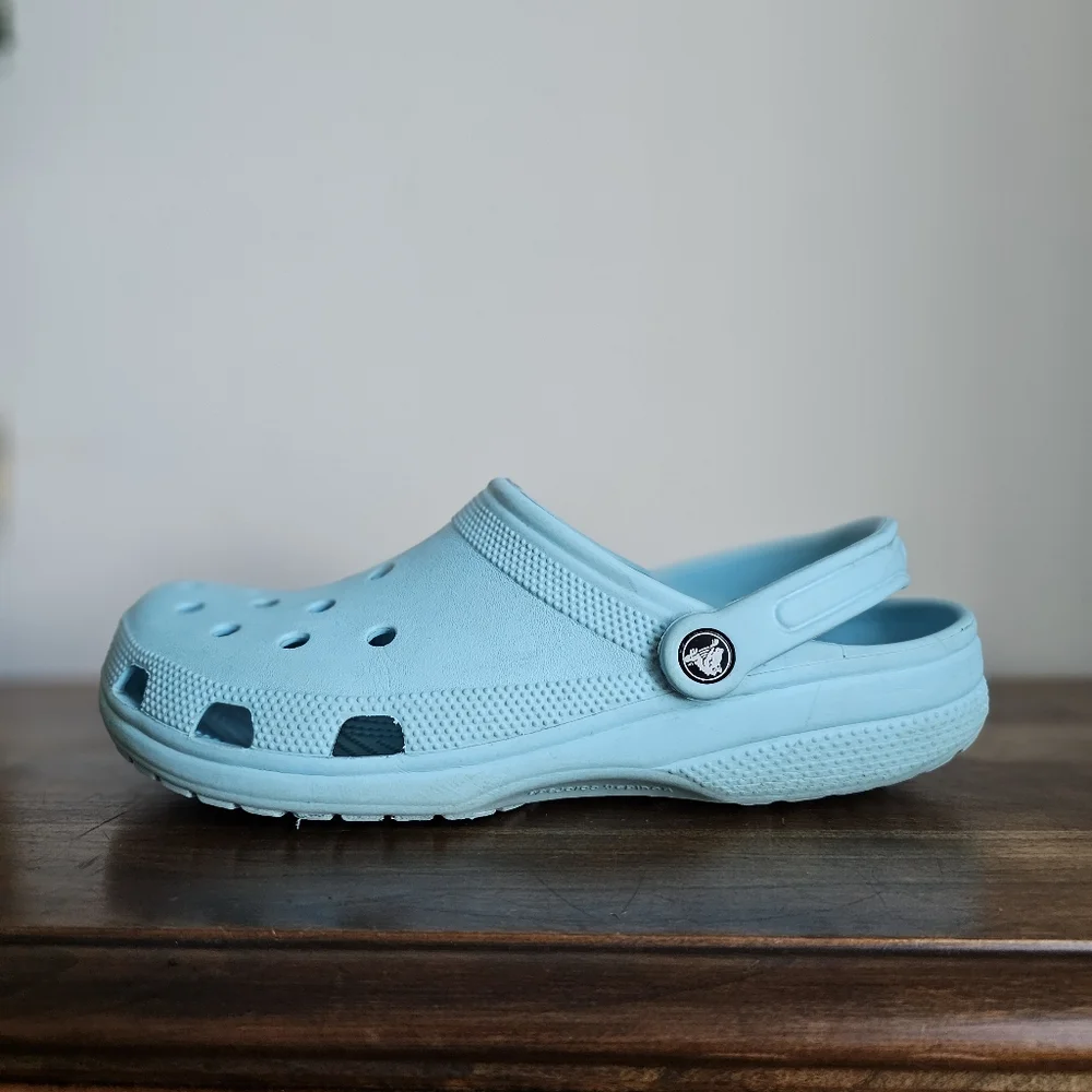 💎 Crocs Classic Clog Light Blue Men’s Size 11 Comfort Slip-On Sandals